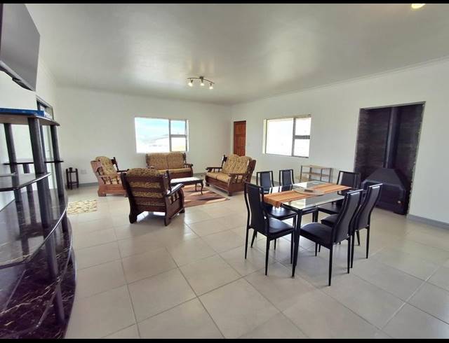 4 BEDROOM HOUSE FOR SALE IN HARBOUR LIGHTS